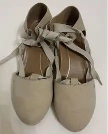 Vionic Kaitlyn wedge Espadrille Sandals beige neutral canvas lace-up size 9.5