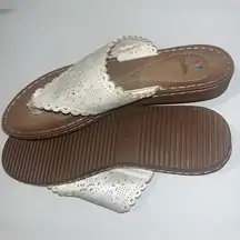 PALMS Women’s 10 Perforated Thong Sandals White on Brown Flip Flop Slip On Comfy