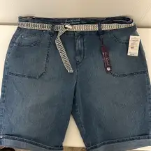 slimming Bermuda Jean Shorts.