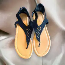 Maurices Paris crochet flat sandal‎ size 8 black