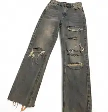 PrettyLittleThing Ripped Distressed Straight Leg Jeans‎ Denim