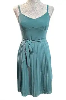 Modcloth 𝅺 Green Pleated Sleeveless Lightweight Flowey Dress Size S