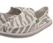 Sanuk I Am Gane Gray and White Zebra Print Slip-On Shoes Size 7 Worn Once