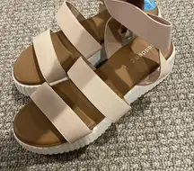 New Madden Girl Platform Sandals Womens Size 7.5 Beige & White Strappy Ankle