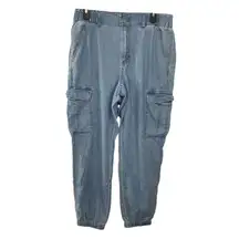 American Eagle AE Women's Cargo Jogger Jeans Light Wash Denim Size 10 Regular