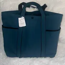 NWT DAILY MULTI POCKET TOTE BAG 20L Warped Teal/Black WRTL/BLK Lululemon