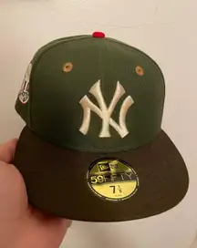 New Era Sneaker town New York Yankees size 7 1/8 brand new sold out