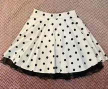 super cute black and white polka dot mini skirt 🖤🤍