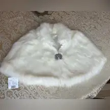 Davids Bridal White Faux Fur Wedding Shawl