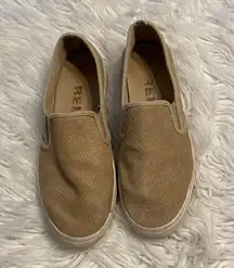 Sorel Shoes used in good condition still have life in it size 9.5 color tan