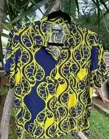 Manuhealii Top Boys Large or Women’s Small Button Down Collared Hawaiian Shirt