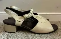 Bon Voyage Made In Italy Leather Cream Sandals Size 10