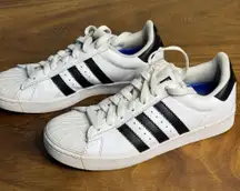 ADIDAS White & Black Retro Skateboarding Low-Top Leather Sneakers. SIZE 5