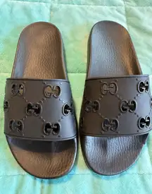 Gucci GG black rubber slides