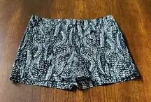 White House Black Market Shorts Blue Fern Design Size 6