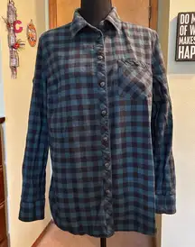 Blue Mountain green plaid button down flannel size L cotton outdoors PNW grunge