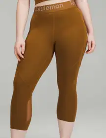 Lululemon Logo Waistband High-Rise Training Crop 21"
Rich Caramel size 6