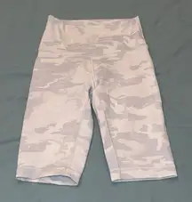 Lululemon Wunder Under Short 10" *Ribbed
Incognito Camo Jacquard Alpine White 4