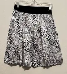 White House | Black Market White House, Black market black white animal print bubble skirt size 0 ￼