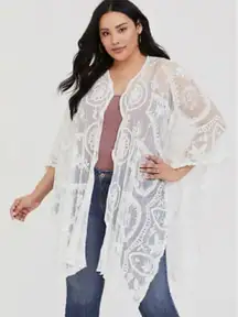 Torrid IVORY CUTOUT SCALLOPED LACE RUANA KIMONO C23‎