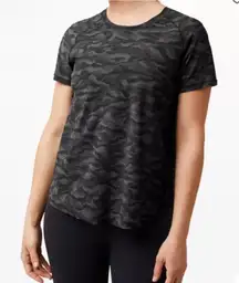 Lululemon Quick Pace Short Sleeve Camo Print Shirt Black Gray Laser Cut Size 8