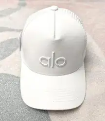 ALO Yoga casual District Trucker Hat