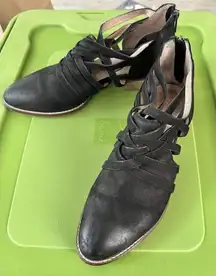 Seychelles So Blue Black Cutout Back Zip Leather‎ Ankle Booties Womans Size 8