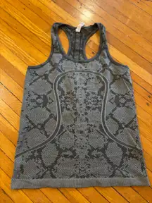 Lululemon Swiftly Tech RacerbackHeathered Gator Green - Size 8