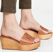 Tory Burch INES Wedge/Slide TAN/ SPARK GOLD Size 7.5 Photos 1-3 are stock photos