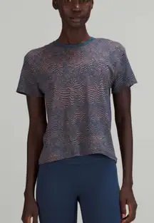 Lululemon Train to Be Short Sleeve Shirt Sz 4