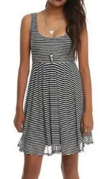 Hot Topic Black & White Mesh Sleeveless dress with skull details size Medium NWT