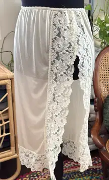 Vintage 70s Henson Kickernick Ivory Lace Trim High Slit Elastic Waist Half Slip