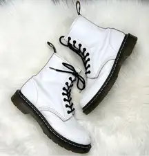 DR MARTENS 1460 White Smooth Leather Lace Up Boots Size 8 Grunge Punk Goth Alt