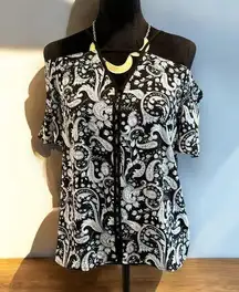 Paisley Cold Shoulders Top Short Sleeves Black White Sz Med Button Front