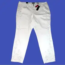 Earl white jeans new with tags!! Stretchy with white embroidered design up side