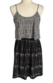DOE & RAE Floral & Lace Overlay Contrast Drop Waist Mini Dress Size Medium
