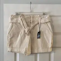 Express Women's Cream High Rise Shorts two front pockets inseam 3” brand new