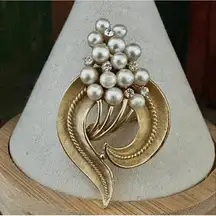Crown Trifari Vintage Pearl & Rhinestone Swirl Brooch