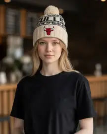 NWT  ERA CHICAGO BULLS WHITE SPORT WOMENS KNIT HAT