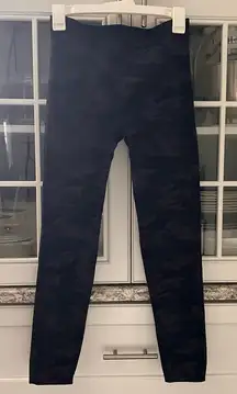 SPANX Gray and Black Camo Leggings‎