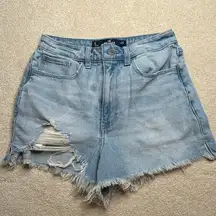 Hollister: Ultra High-Rise Mom Short 3” Light Wash