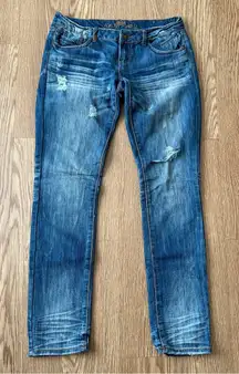 Almost Famous Distressed Blue Straight Leg Distressed Denim Women’s Size 9