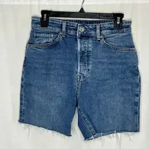 H&M & Denim High Rise Mom Jean Cut Off Shorts Size 6 Blue Denim 6" Inseam‎
