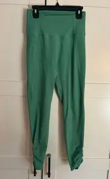 Wilo the Label Outline Ribbed Workout Leggings in Green Size Small