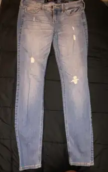 Low-Rise Super Skinny Jeans