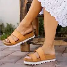 Reef Platform Two Strap Sandals Size 8