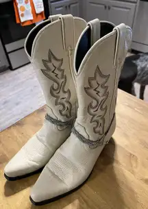 White  Rhinestone Cowboy / Cowgirl Boots