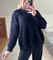 eesome: Black Sweater