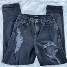 Fashion Nova Women’s Skinny Distressed Jean size 5 26