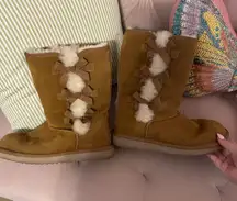 Kookaburra UGG boots midi with bows size US 9- new condition